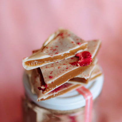 White Chocolate & Strawberries Toffee - 200g Jar